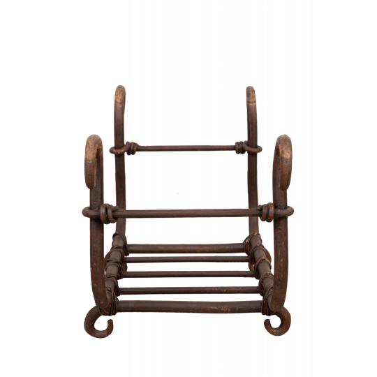 kovacsoltvas tuzifa rozsdas tarto kalyha kandallo fekete rusztikus tuzifatarolo fatarto vintage klasszikus nappali dekoracio vintage.jpg